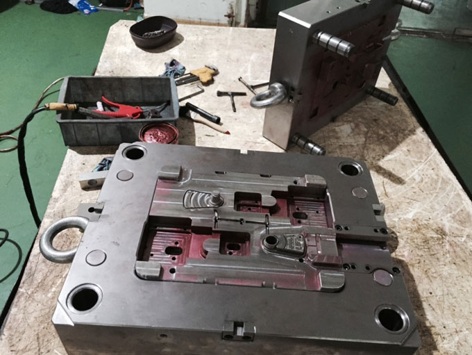 Injection mold