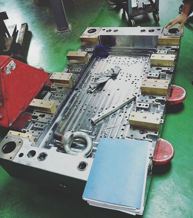 Mold base Mold base